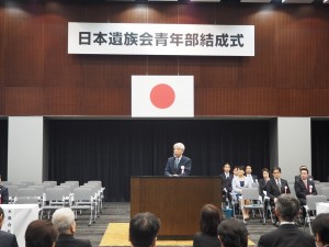 尾辻秀久遺家族議員協議会会長が挨拶