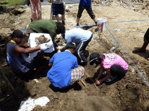 トラック諸島トル島での遺骨収容作業