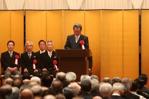 式辞を述べる水落会長