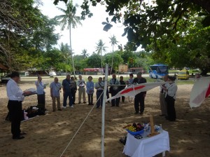 ソロンのタンジュンカスファリ海岸での慰霊祭