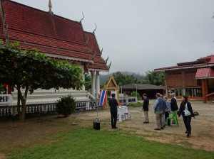 タイ・クンユアム方面のホエブロン村での慰霊祭