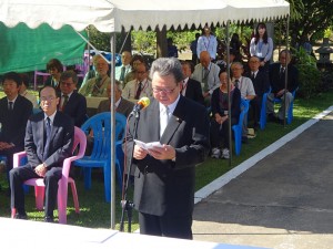 全戦没者追悼式で追悼の辞を読み上げる水落総括団長